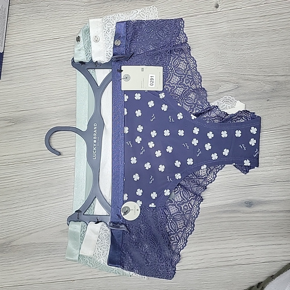 LUCKY BRAND TANGAS.